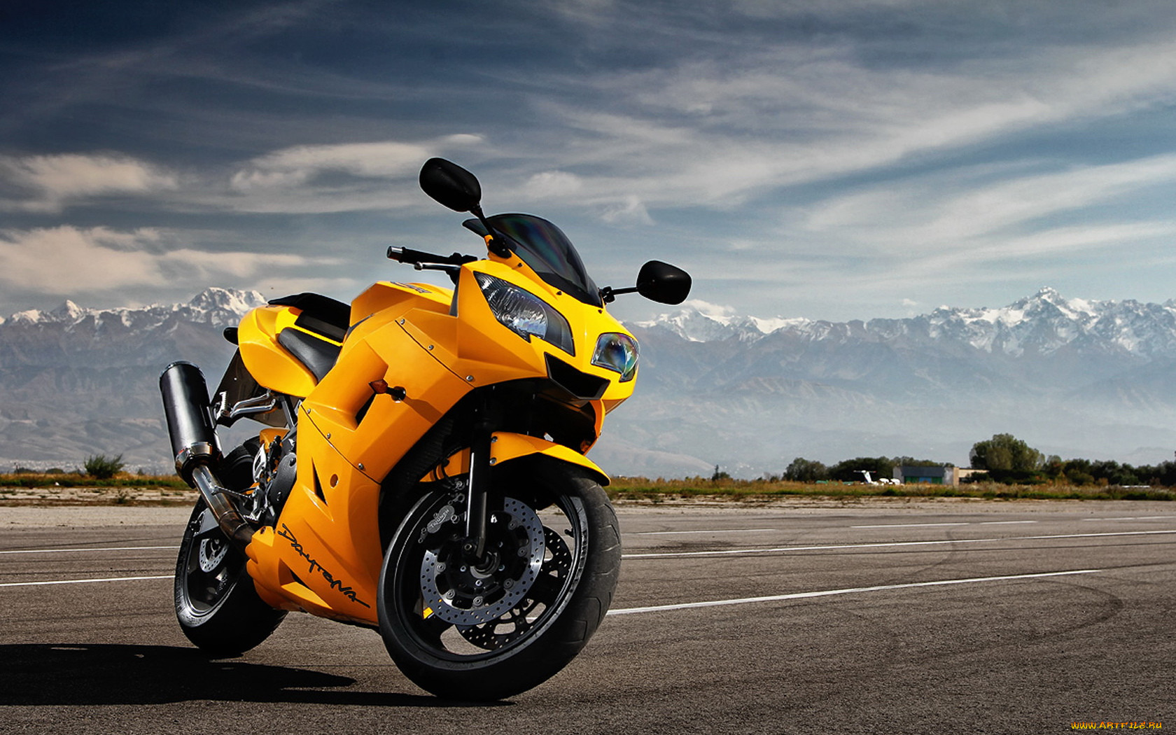 Triumph Daytona Yellow